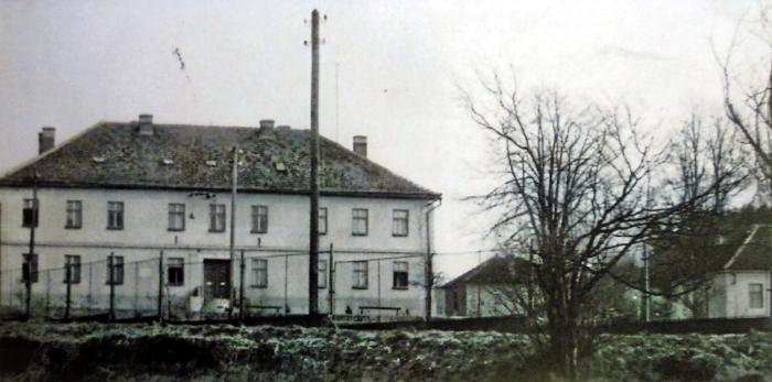 Stará černo-bílá fotografie penzionu